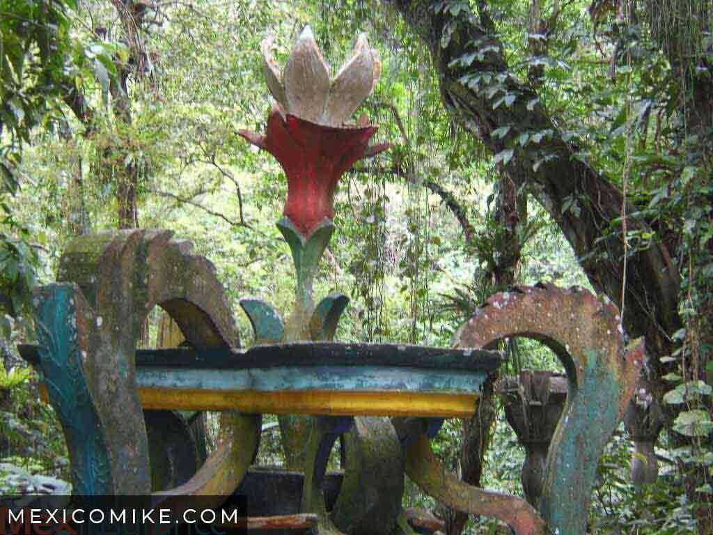 Xilitla Tulip Sculpture